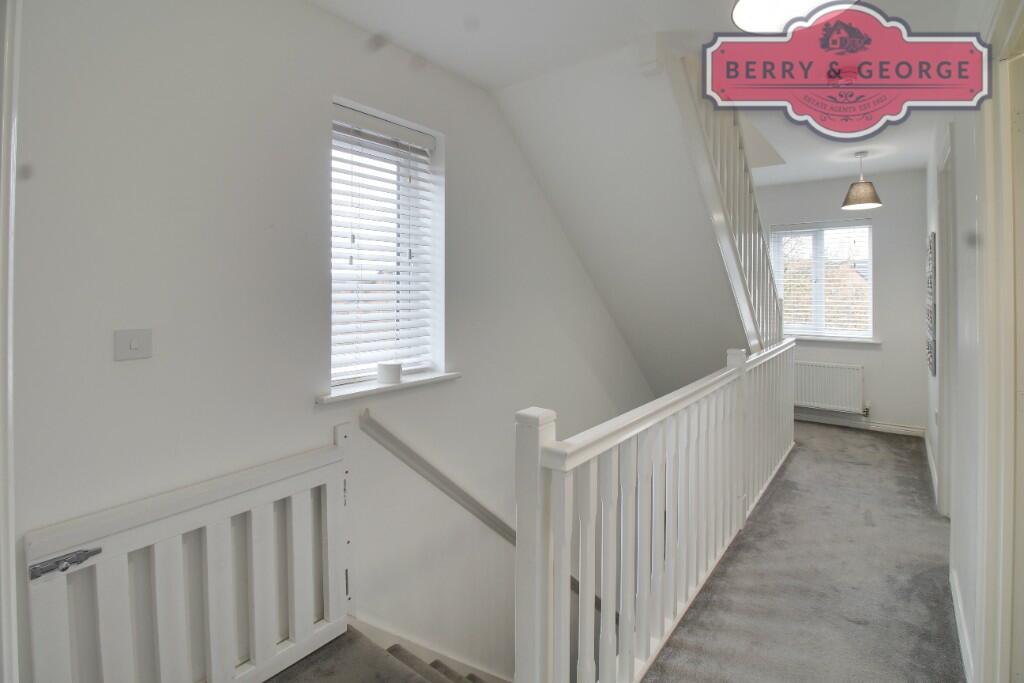 1st FLOOR LANDING
