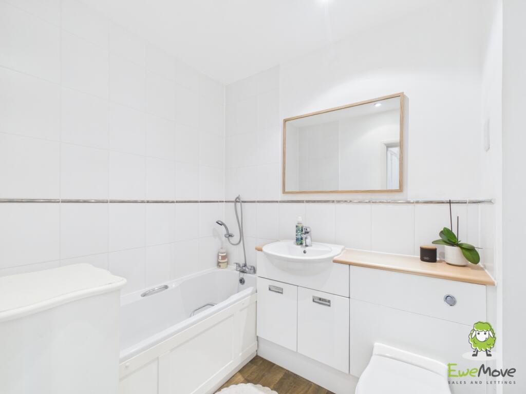 EweMove Estate Agents Basingstoke - Gaiger Avenue 