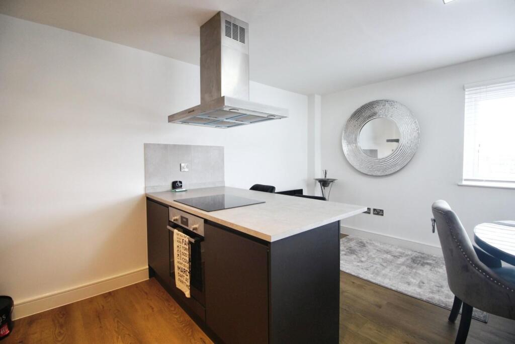 KITCHEN 2.JPG