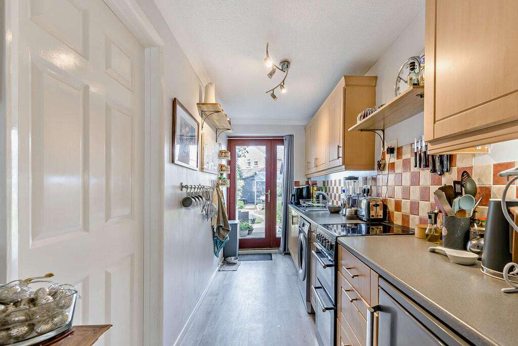 8651916-interior0...