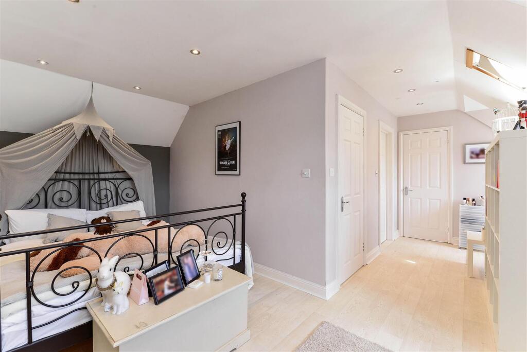 Leander, Avenue Road (18).jpg