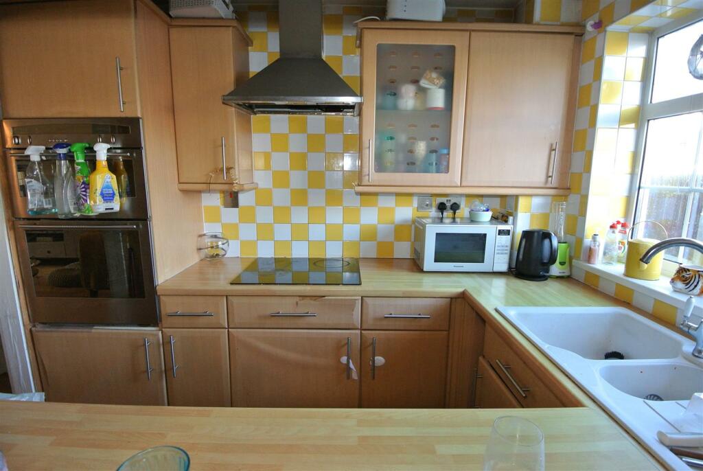 Kitchen 2.JPG