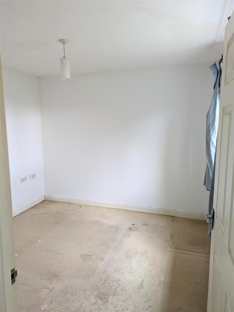 Bedroom1_2.jpg