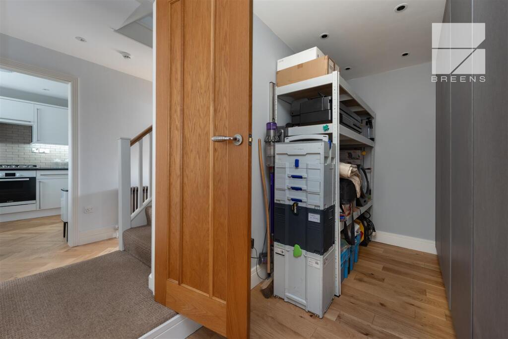 8 Belmont Close_0043.jpg