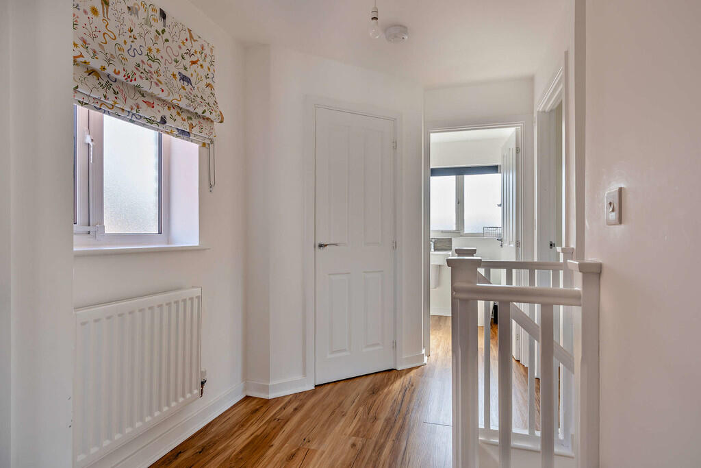 8646371-interior2...