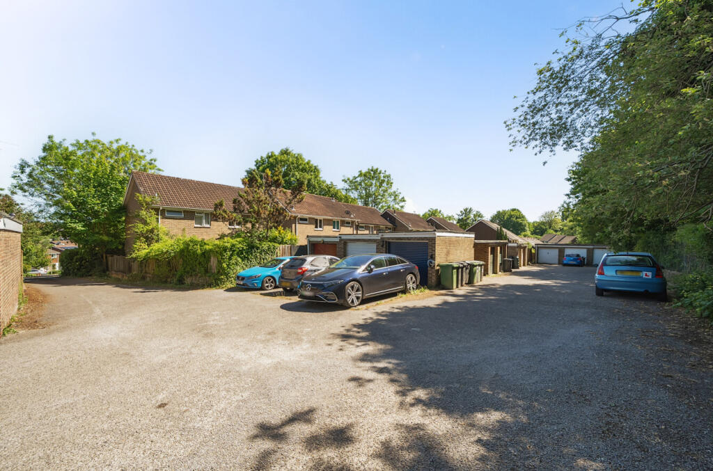 1295015-7-68276a6...