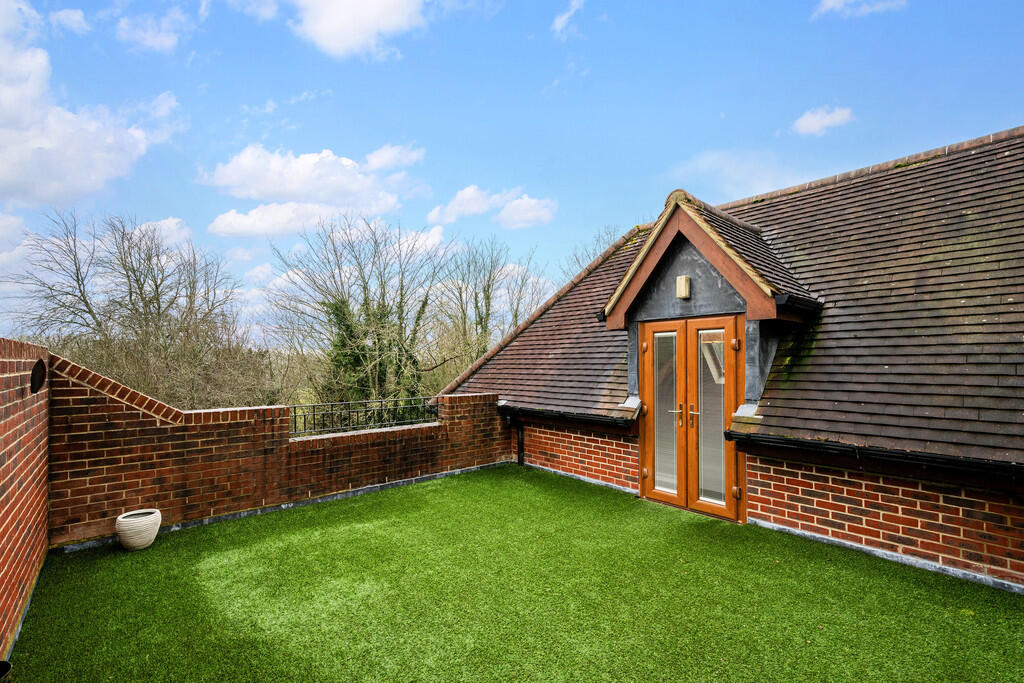 WONHAM PLACE, 8 (...