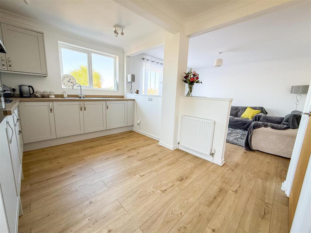 ALTERNATE VIEW OF KITCHEN