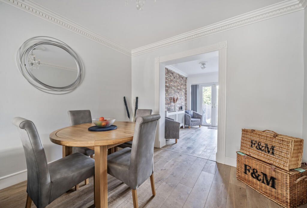 1299454-6-683747b...