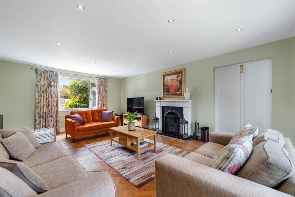 5 Banks Crescent-15.jpg