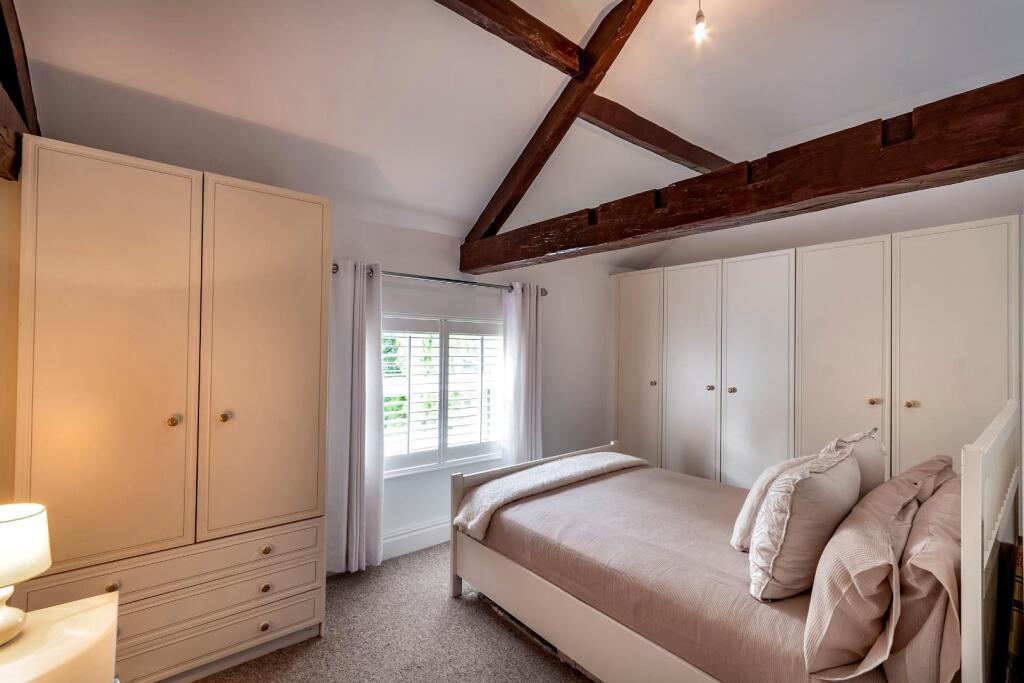 Bedroom shot 2.jpg
