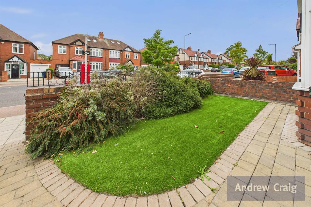 Front Garden/Drivewa