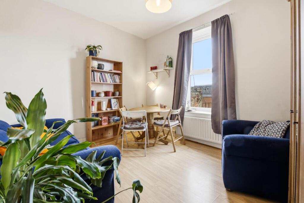 Balham High Road, London