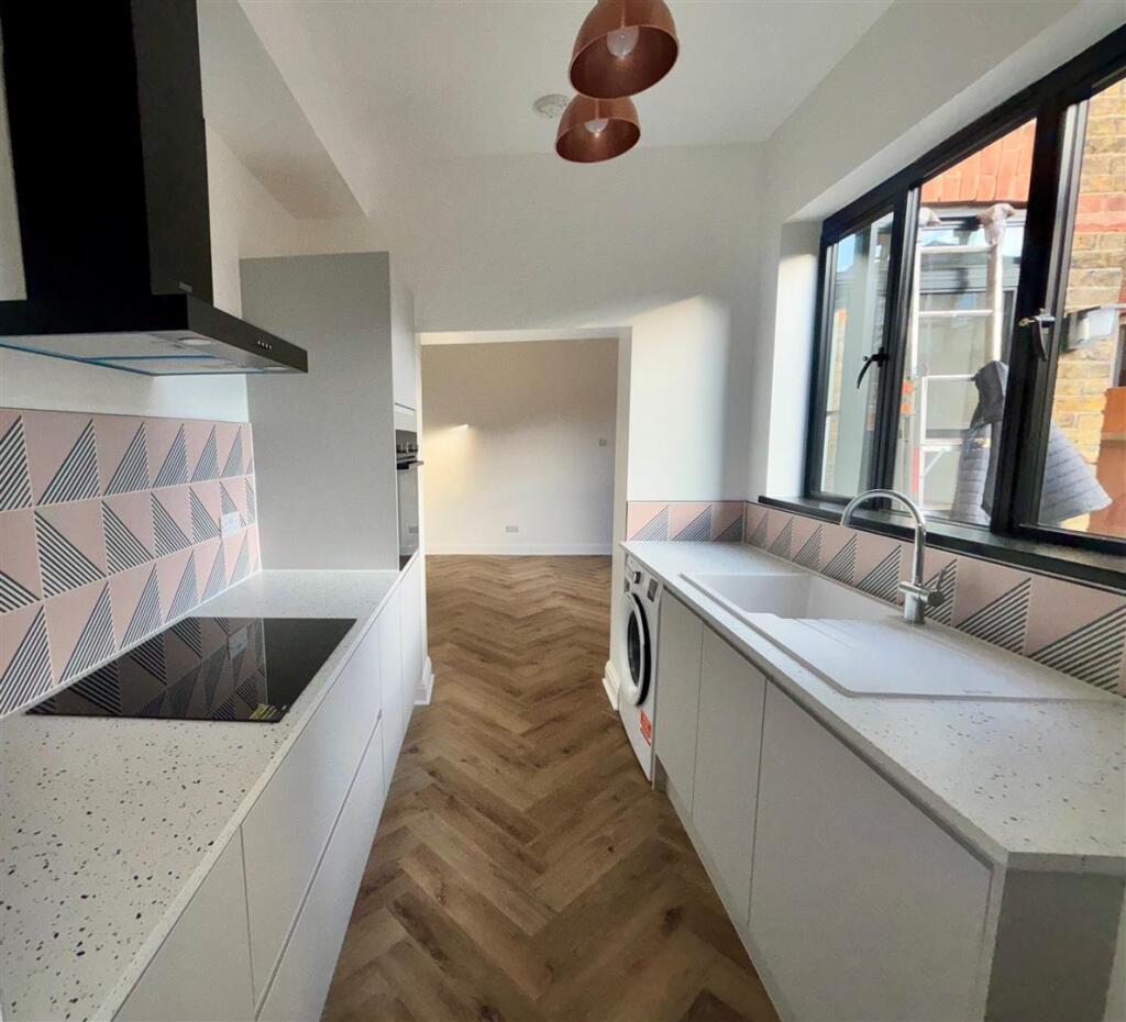Kitchen 3.jpg