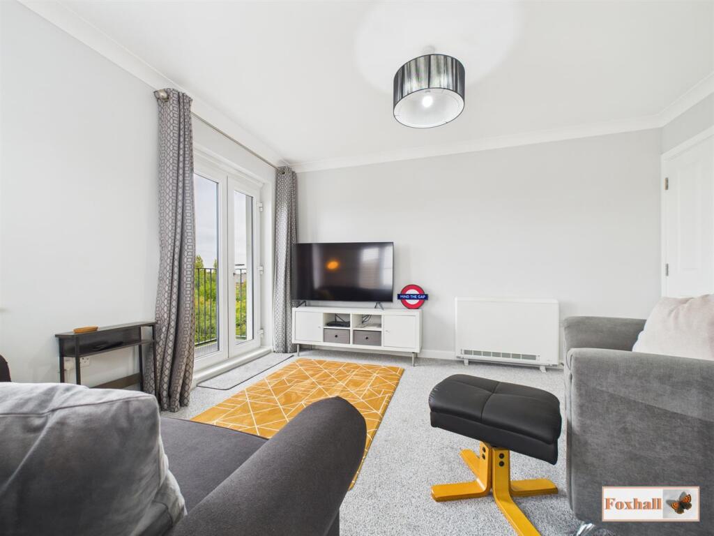 Lounge / Dining Kitchen Area