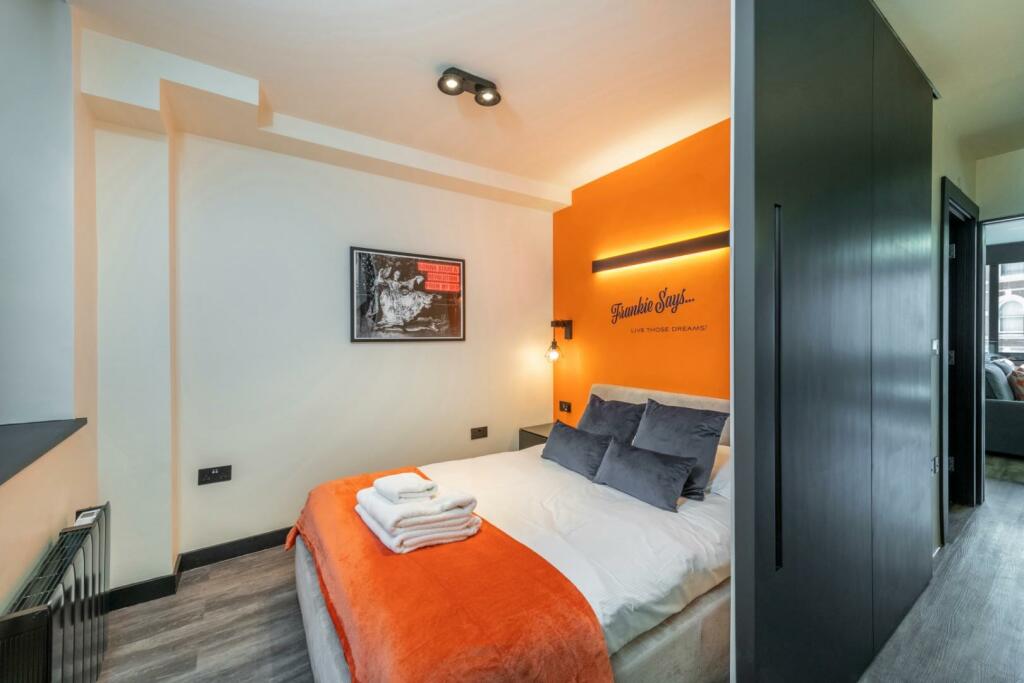 bedroom (4).jpg
