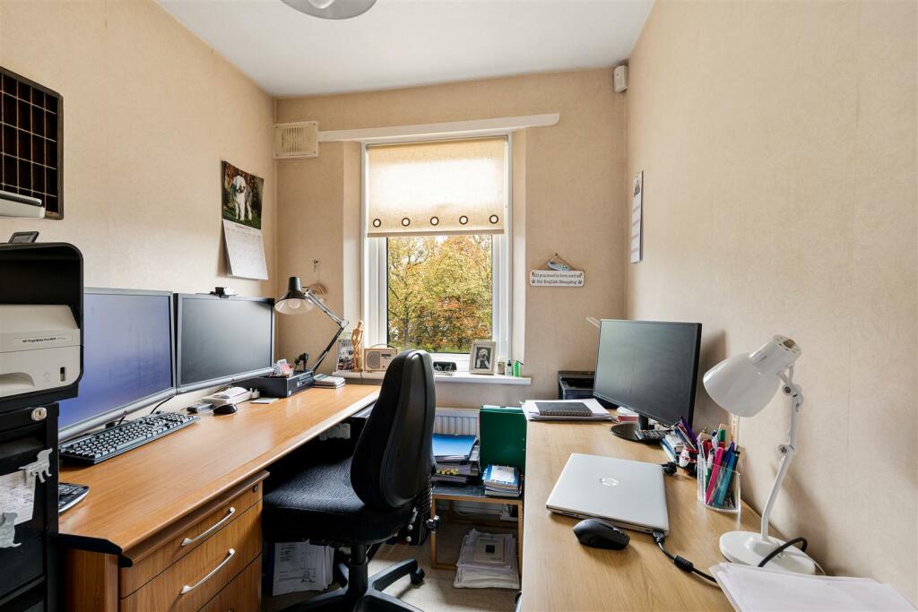 Larkshall Road E4
