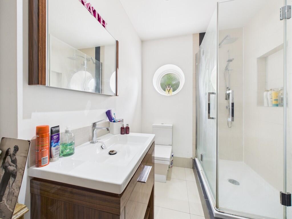 CAM05068G0-PR0032...