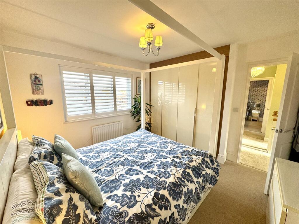 PRINCIPAL BEDROOM