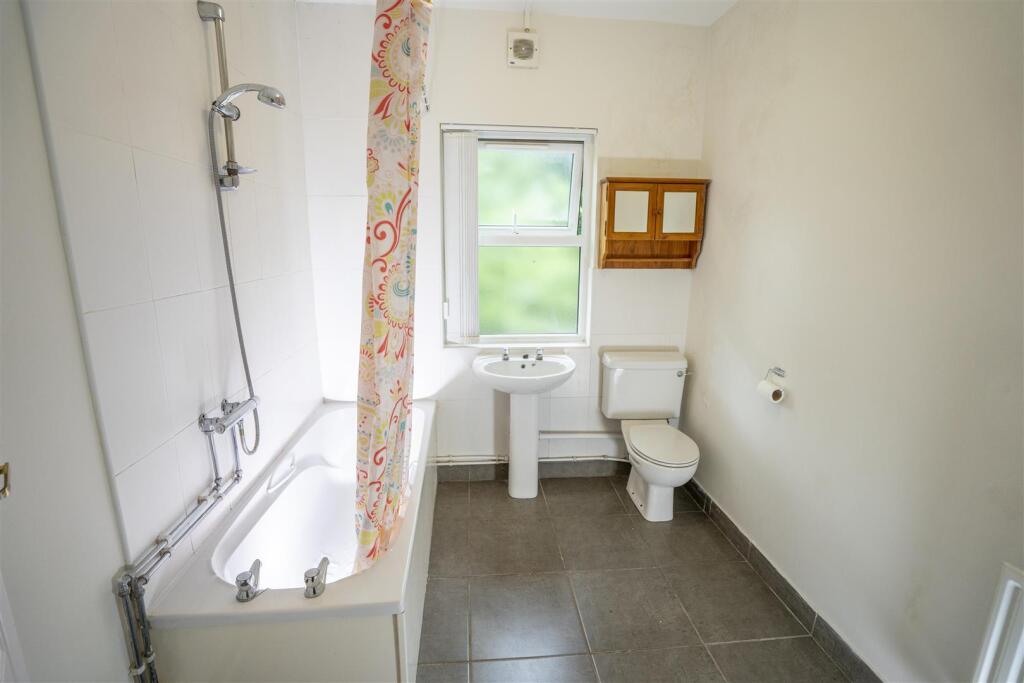 Bathroom2.jpg