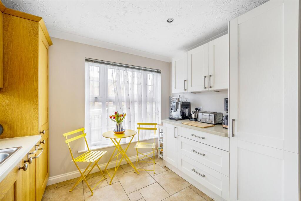 28 Ashton Hall Drive (Wyberton)-25.jpg