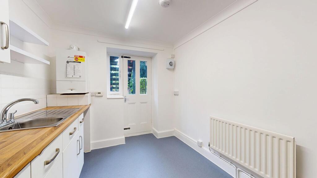 Flat A, 31 Belvedere Road, Crystal Palace, London, SE19 2HJ