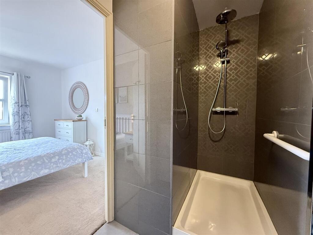 En-Suite Shower