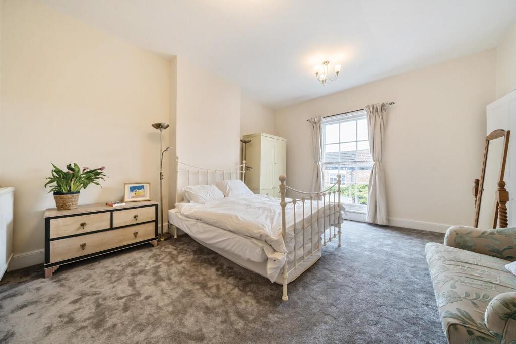 MASTER BEDROOM.jpg