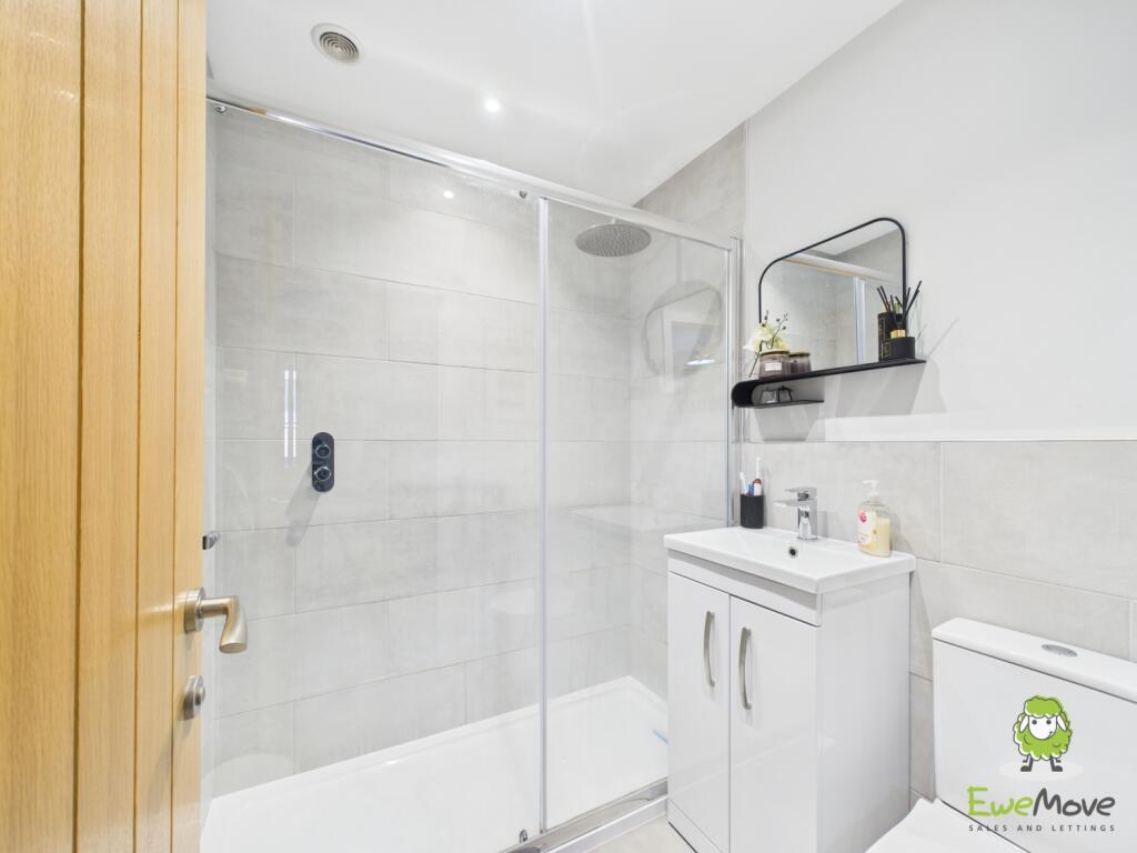 EweMove Basingstoke Estate Agents - Wells Court - 