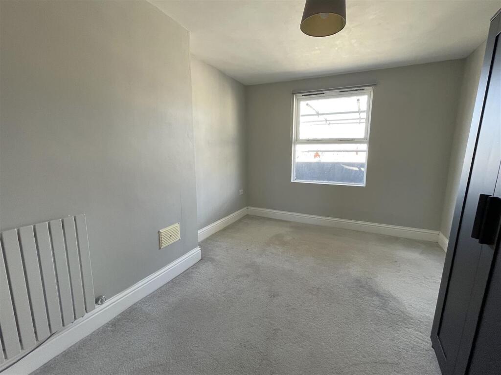 Bedroom 1.jpg