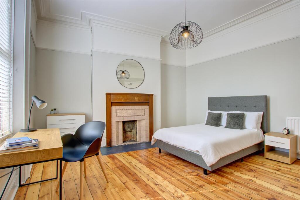 Bed 2.jpg