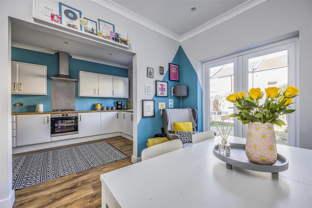 99 Folkestone Road, Baffins-PorticoMarketing-SoldB