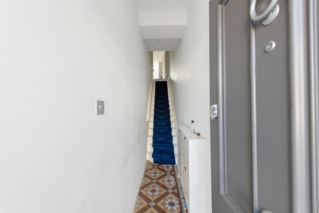 37a Voltaire Road Lo-12.jpg