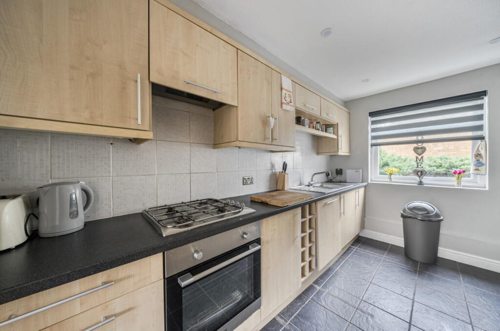 1305046-10-68496f...