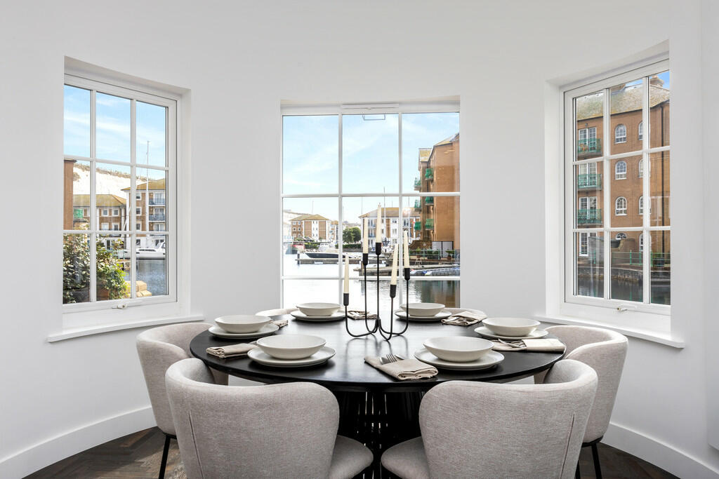 (03) Trafalgar Ga...