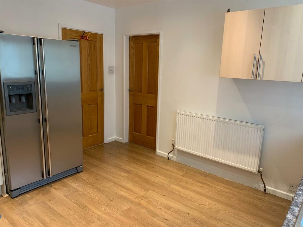 Kitchen3.jpg