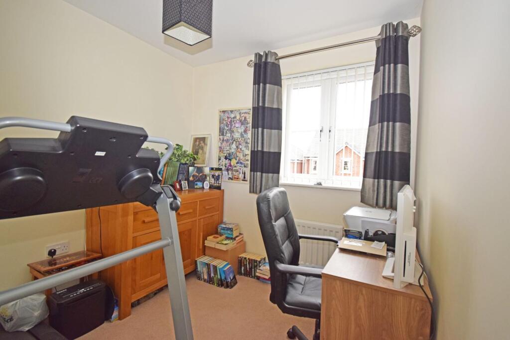 3 Hill Close, bed 4.jpg