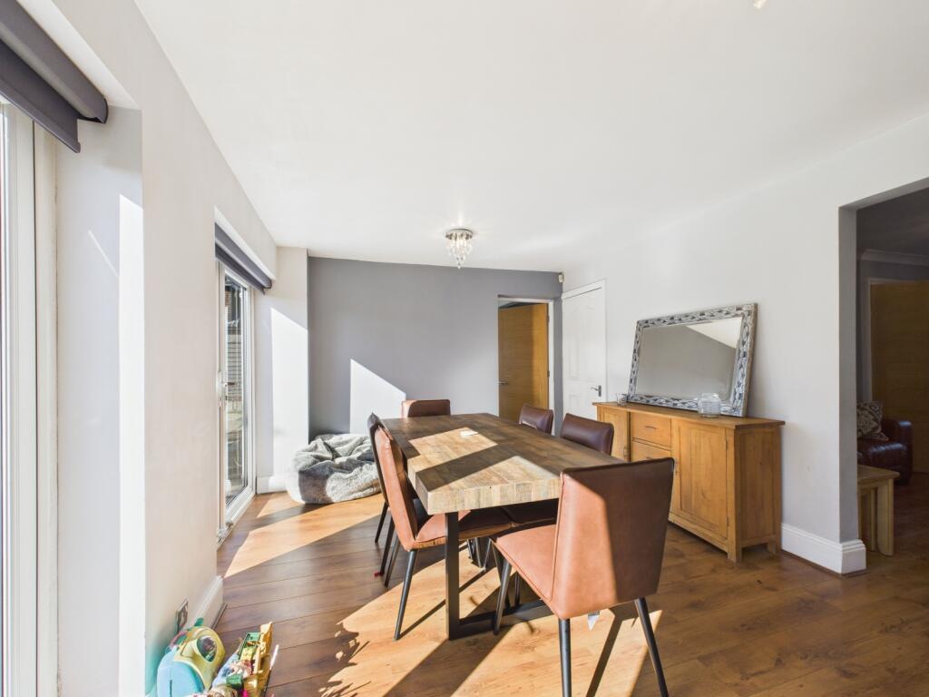 CAM02093G0-PR0058-STILL031