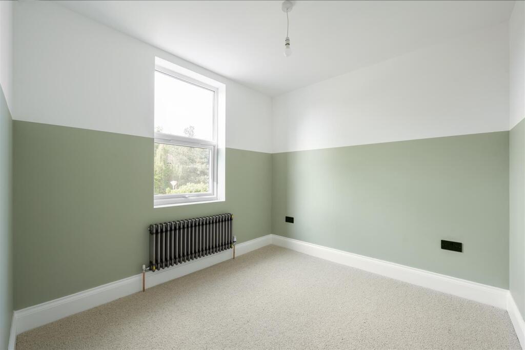 Queen Elizabeth Road E17