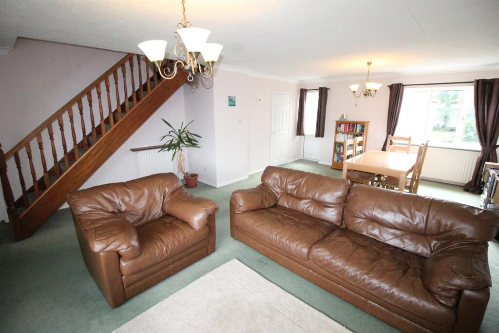 34 Weaverham Rd-Lounge2.JPG