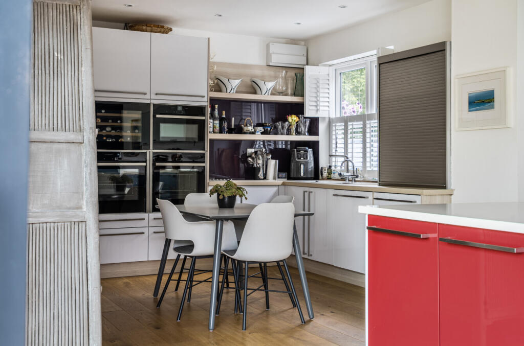 1306021-15-684205...