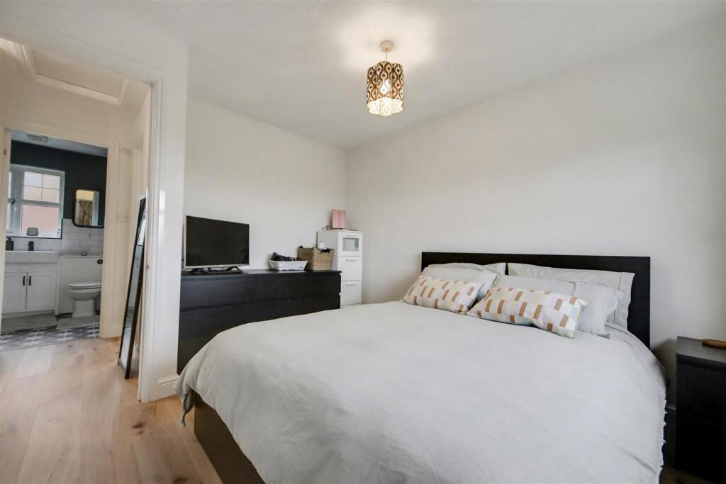 Bedroom One (1).jpg