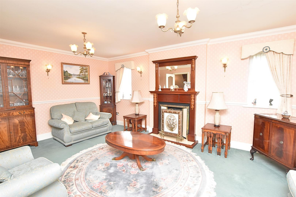 FORMAL LOUNGE