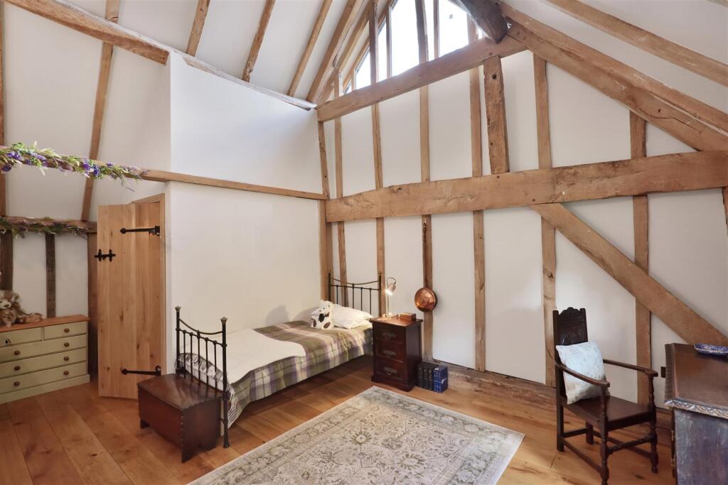 Old Court Barn Brobury (90).jpg