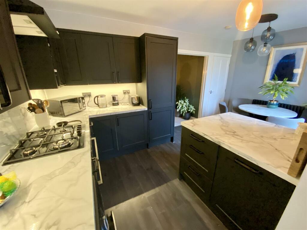 Bramleys Estate Agents - Robin Royd Drive - Mirfie