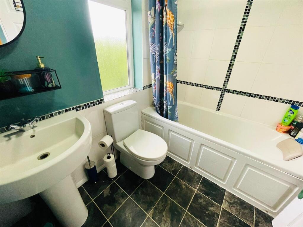 Bathroom.1.jpg