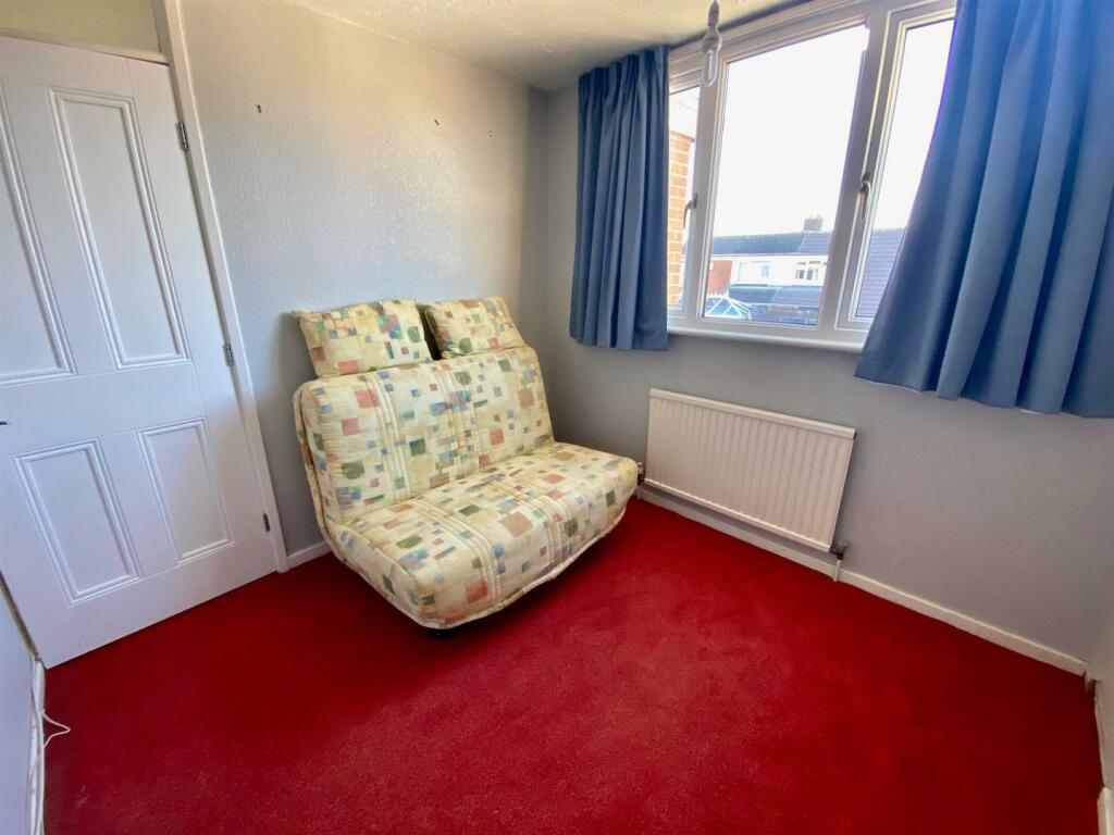 meadow lane 16 bed 4.jpg