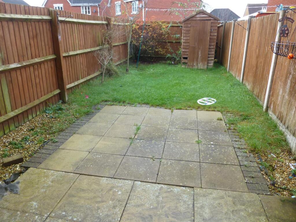 25 The Timbers - garden.JPG