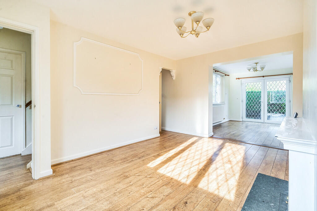 Lounge and Sun Ro...