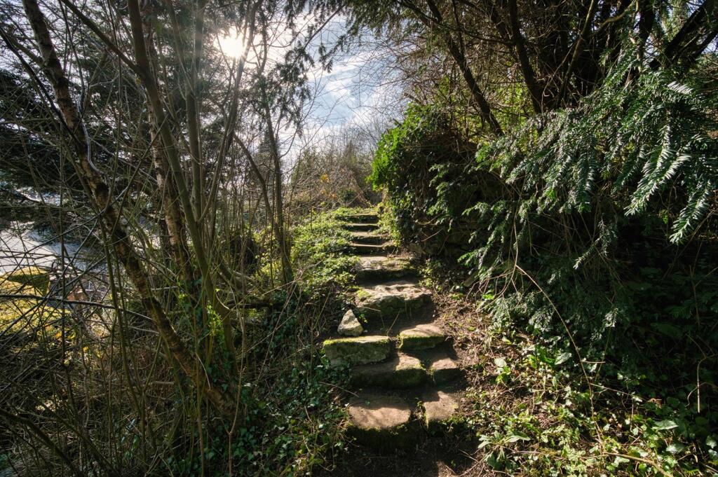 Path to garden.jpg
